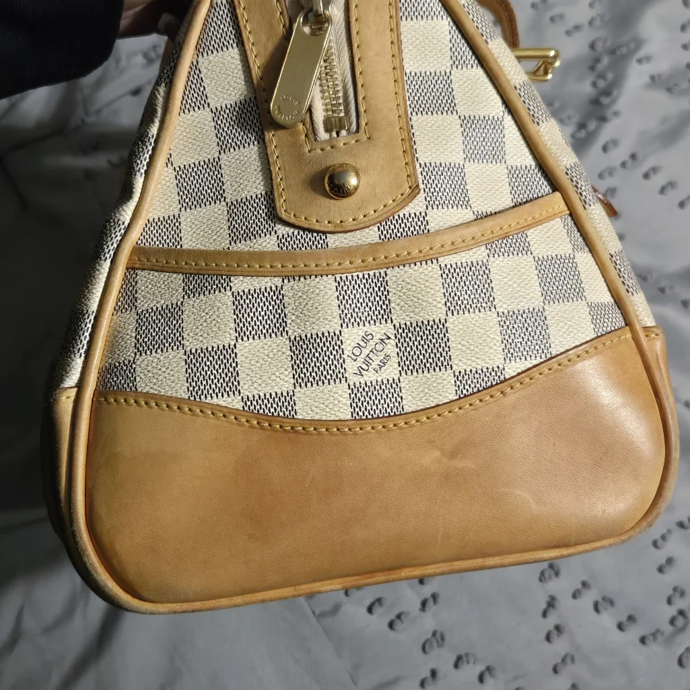 Handbag - Picture 9 of 16